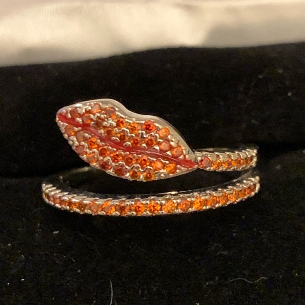 Lips red costume jewelry ring - size 6